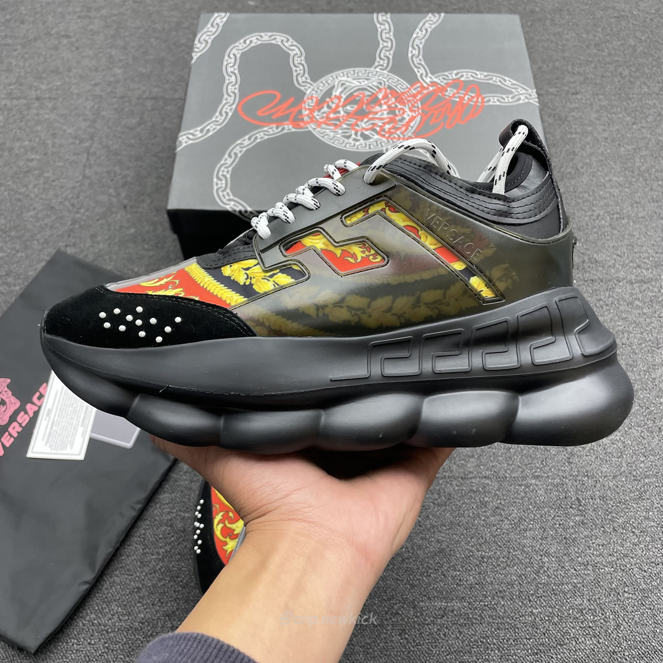 Versace Chain Reaction Sneaker (4) - newkick.app